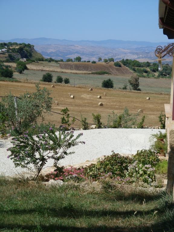 Agriturismo Baglio Pollicarini Pergusa Exterior photo